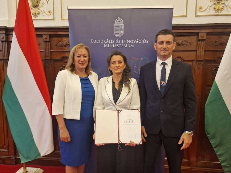 Miniszteri elismerő oklevélben részesült oktatónk