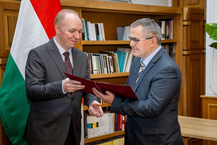 Rangos elismerésben részesült Uzelman Tamás