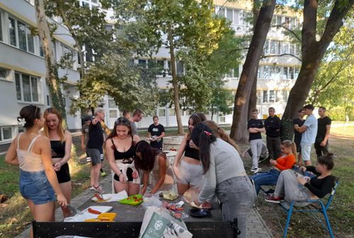 Kollégiumi nyársalás a kilencedikesekkel